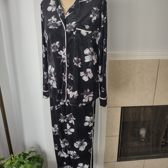 Simply Vera Vera Wang Other - Vera Wang Black white  PJ Set VeraWang S